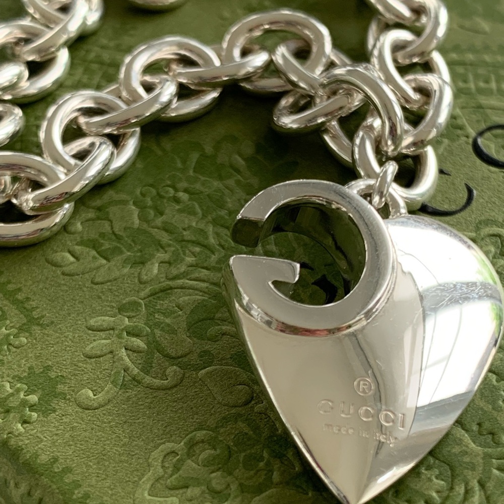🔥🔥🔥AUTHENTIC Gucci Sterling Silver GG Design Heart Charm Bracelet🔥🔥🔥